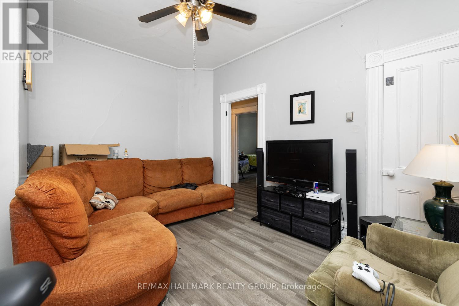 Photo 6 of 246 Laurier Avenue E, Ottawa ON