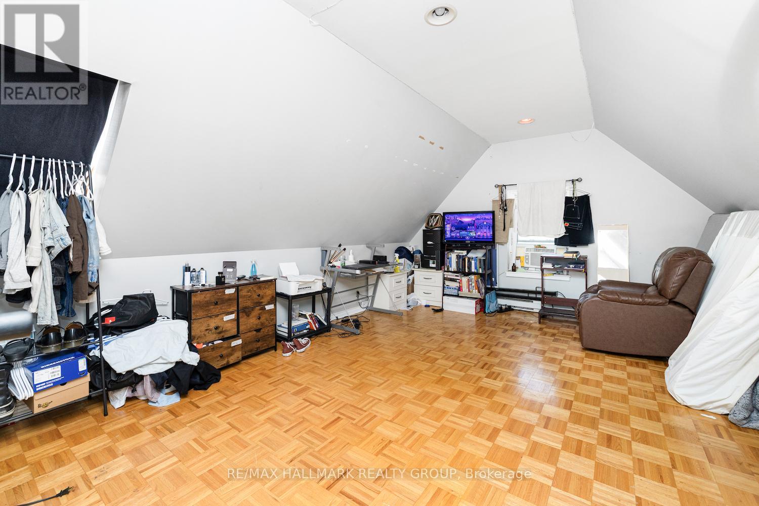 Photo 21 of 246 Laurier Avenue E, Ottawa ON