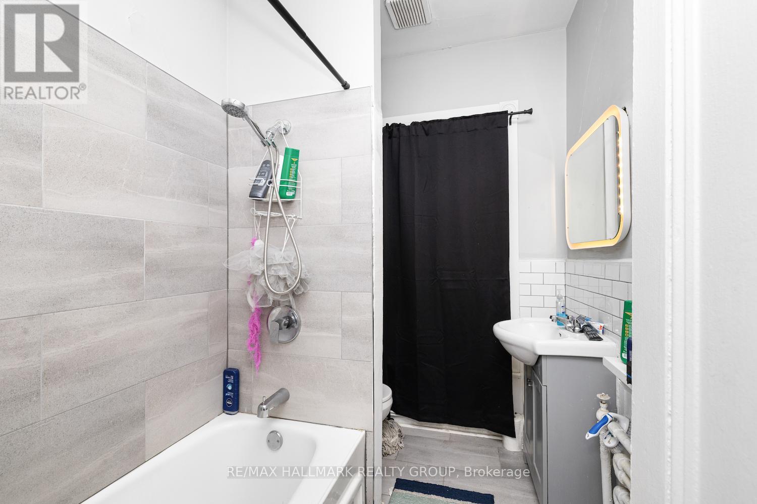 Photo 24 of 246 Laurier Avenue E, Ottawa ON