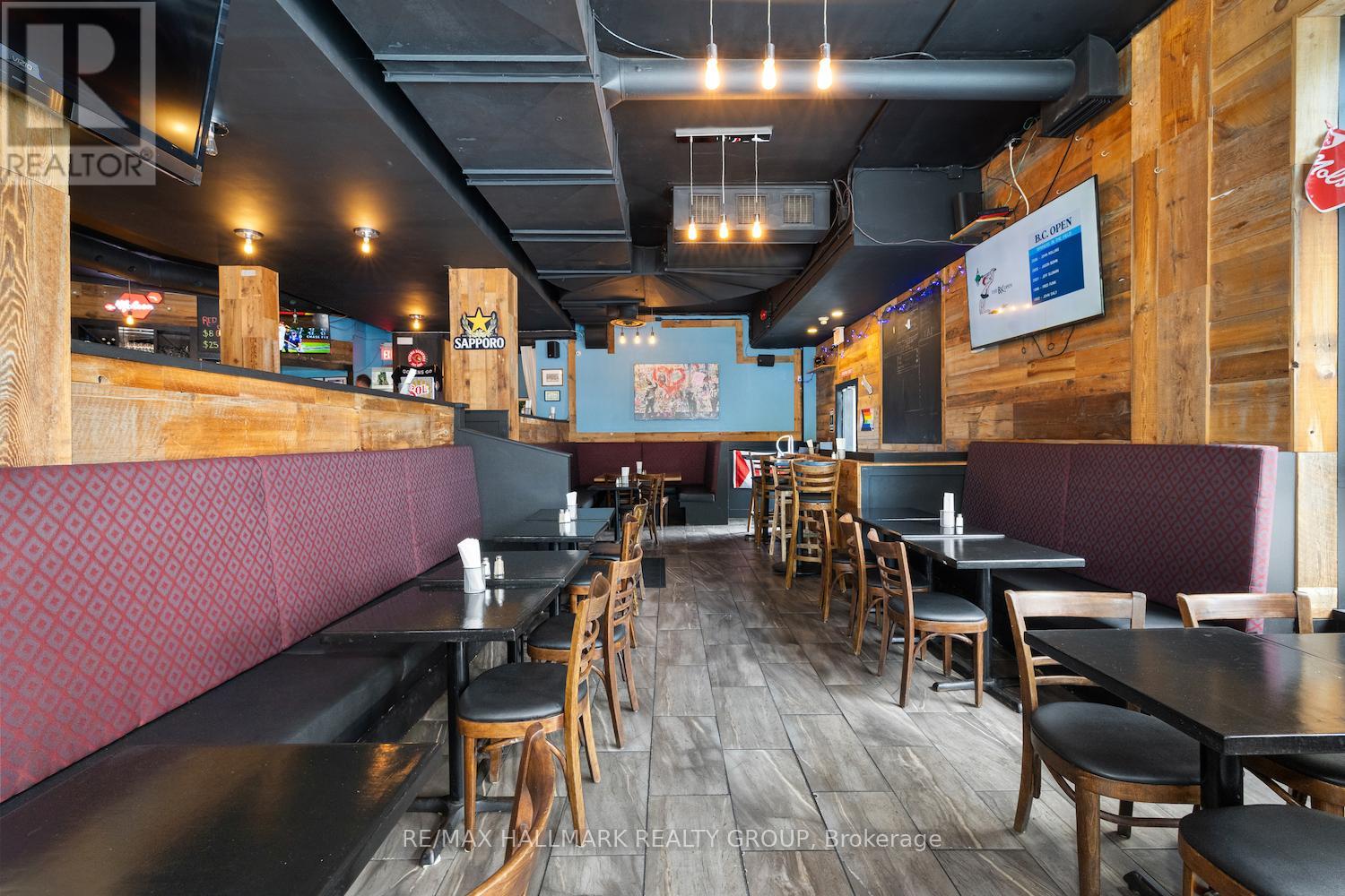 Photo 36 of 246 Laurier Avenue E, Ottawa ON