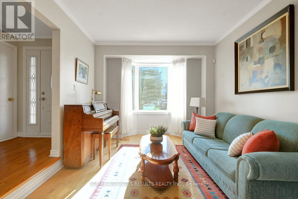 Photo 6 of 68 Pheasant Run Drive, Ottawa ON