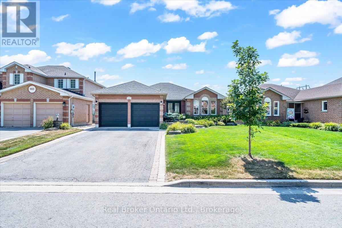 Photo 39 of 961 Ridge Valley Drive, Oshawa ON