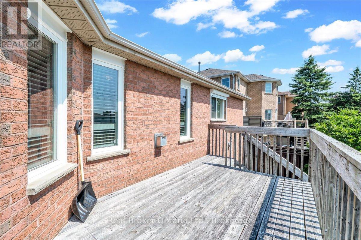 Photo 3 of 961 Ridge Valley Drive, Oshawa ON