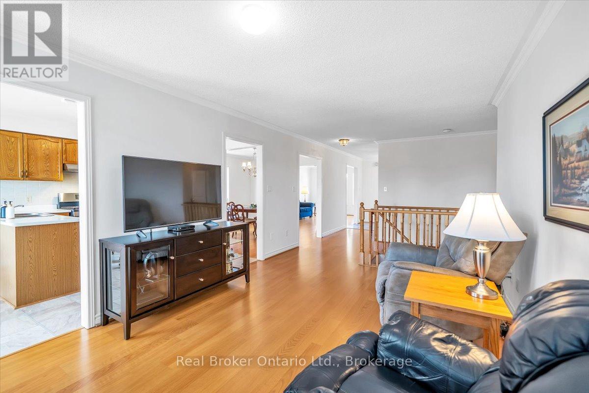 Photo 6 of 961 Ridge Valley Drive, Oshawa ON