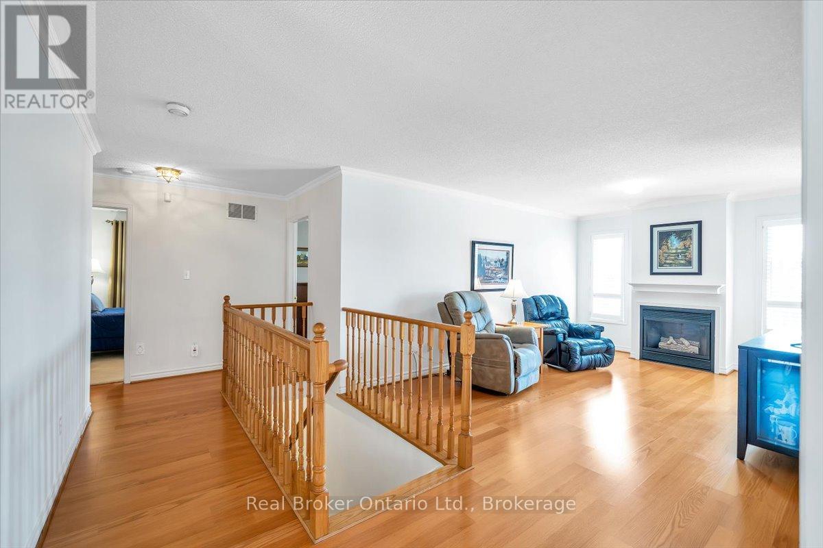 Photo 41 of 961 Ridge Valley Drive, Oshawa ON