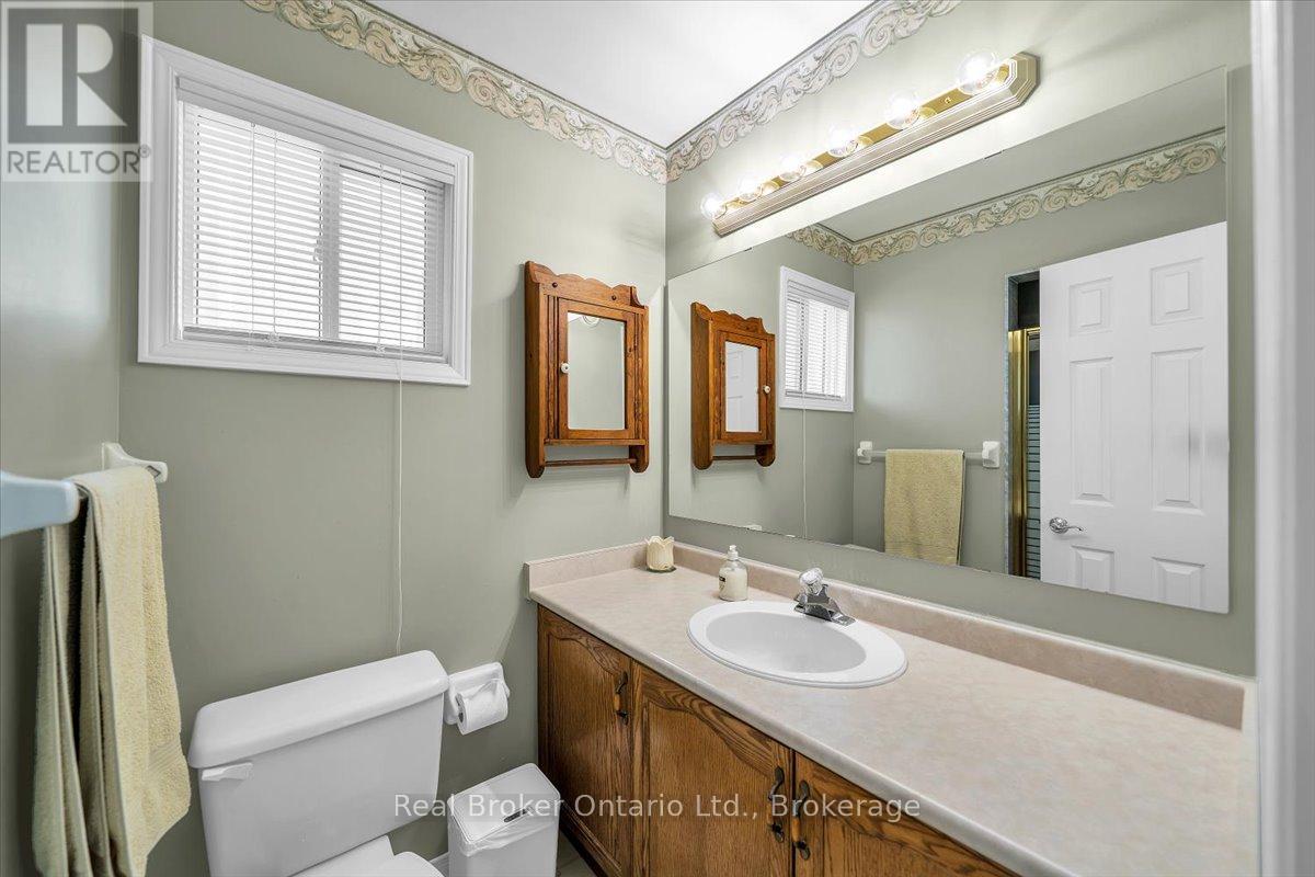 Photo 30 of 961 Ridge Valley Drive, Oshawa ON