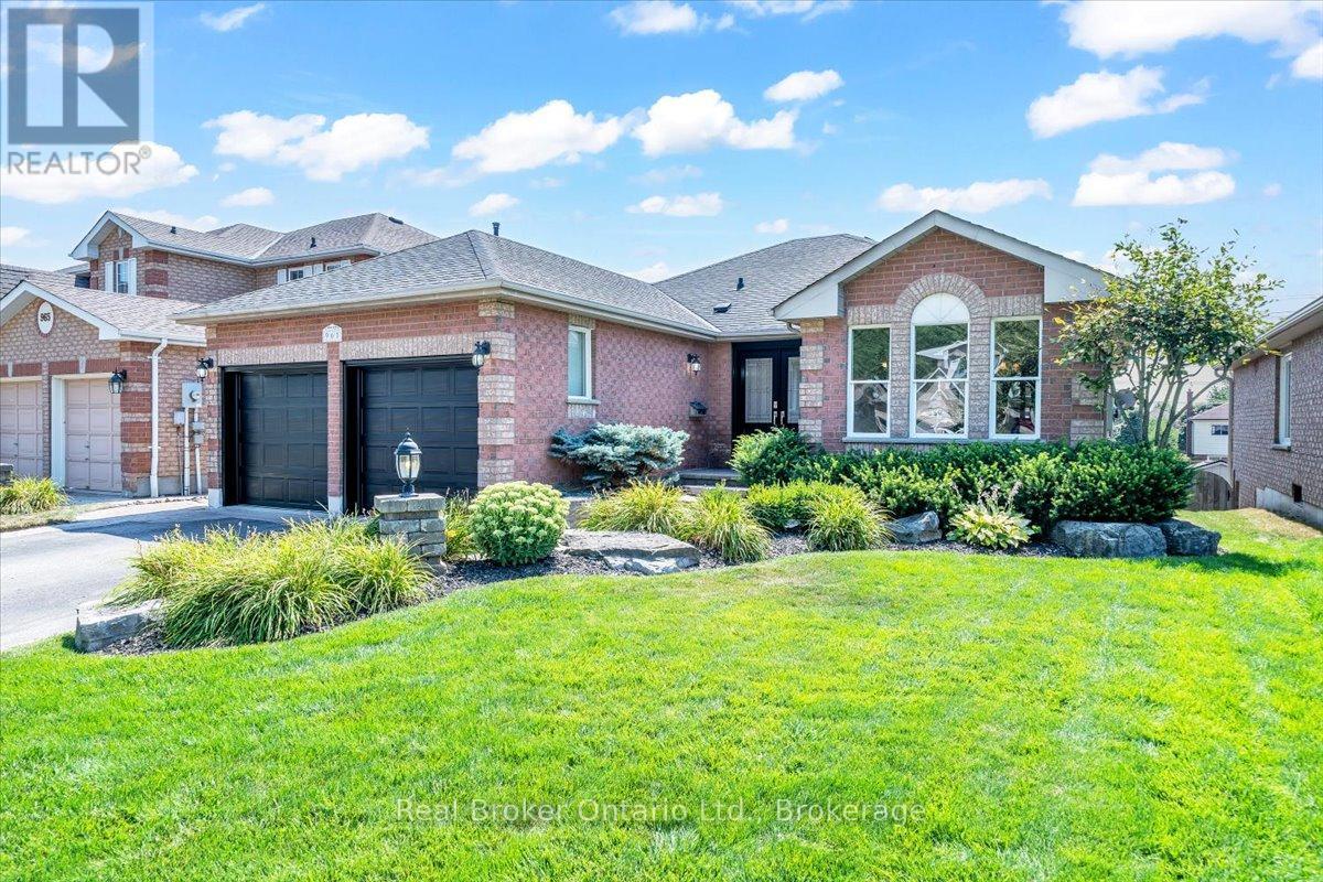 Photo 15 of 961 Ridge Valley Drive, Oshawa ON