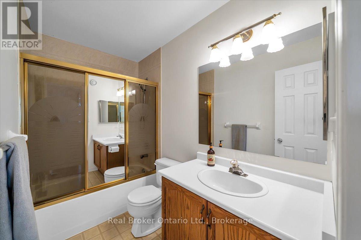 Photo 8 of 961 Ridge Valley Drive, Oshawa ON