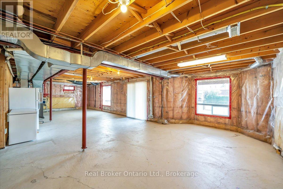 Photo 32 of 961 Ridge Valley Drive, Oshawa ON