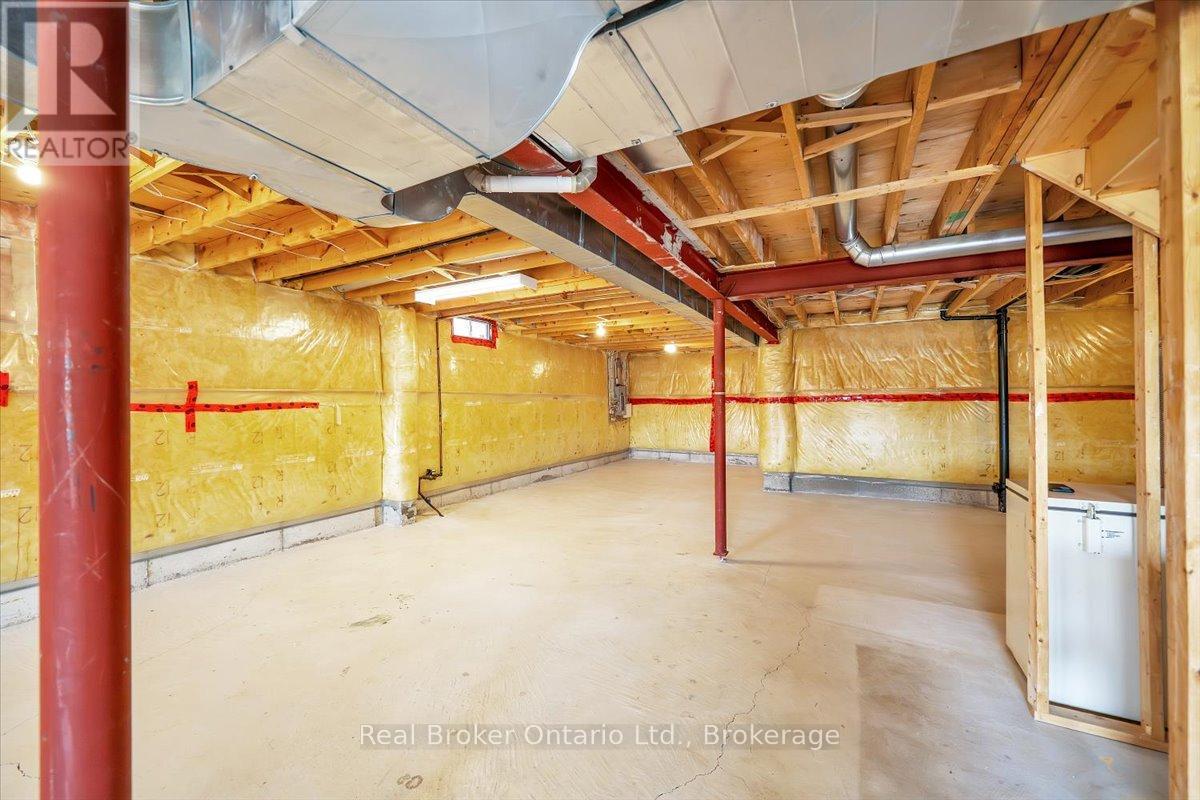 Photo 17 of 961 Ridge Valley Drive, Oshawa ON