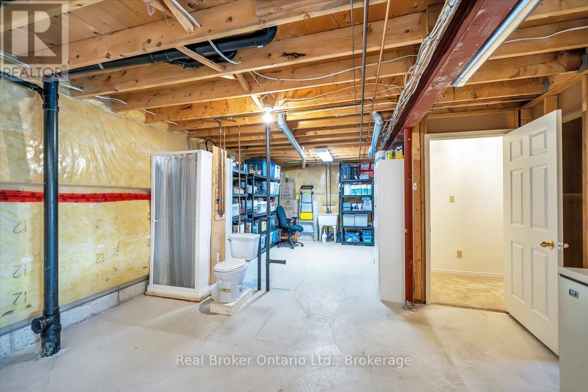 Photo 10 of 961 Ridge Valley Drive, Oshawa ON
