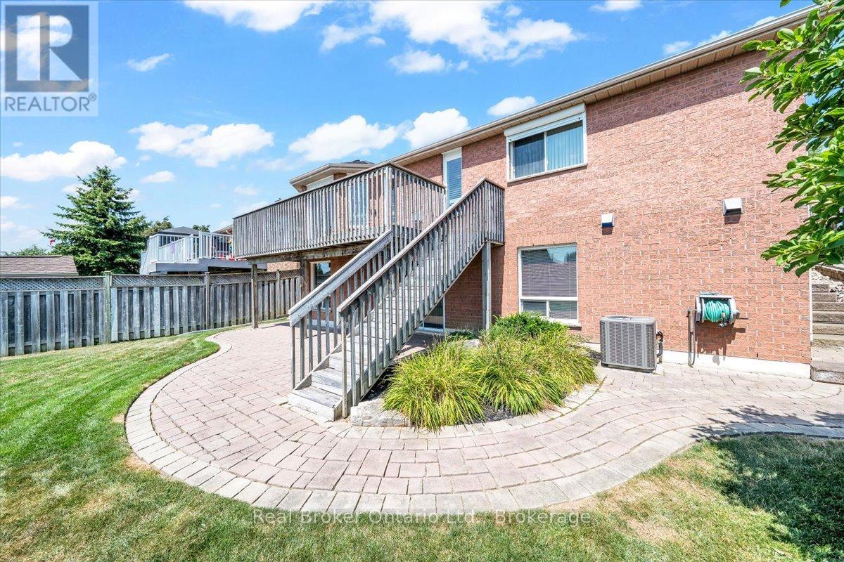 Photo 20 of 961 Ridge Valley Drive, Oshawa ON
