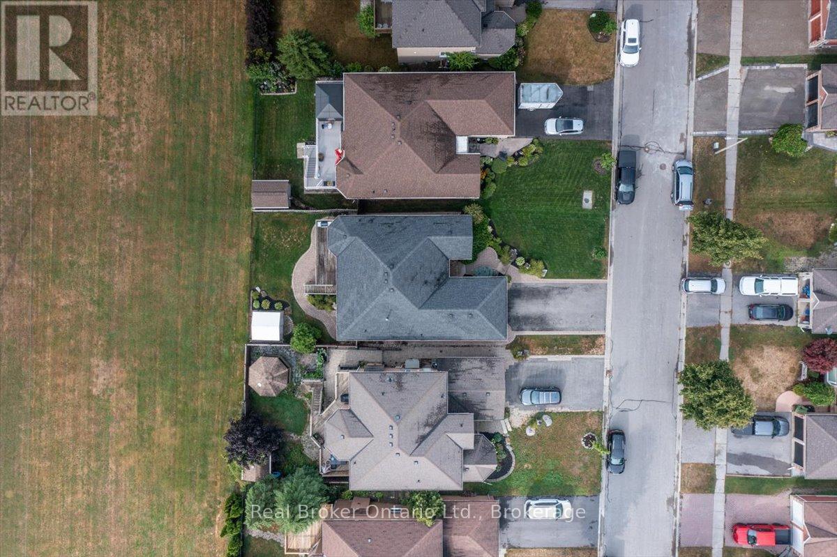 Photo 21 of 961 Ridge Valley Drive, Oshawa ON