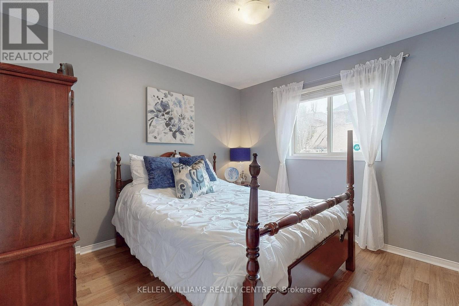 Photo 12 of 78 Clearmeadow Boulevard, Newmarket ON