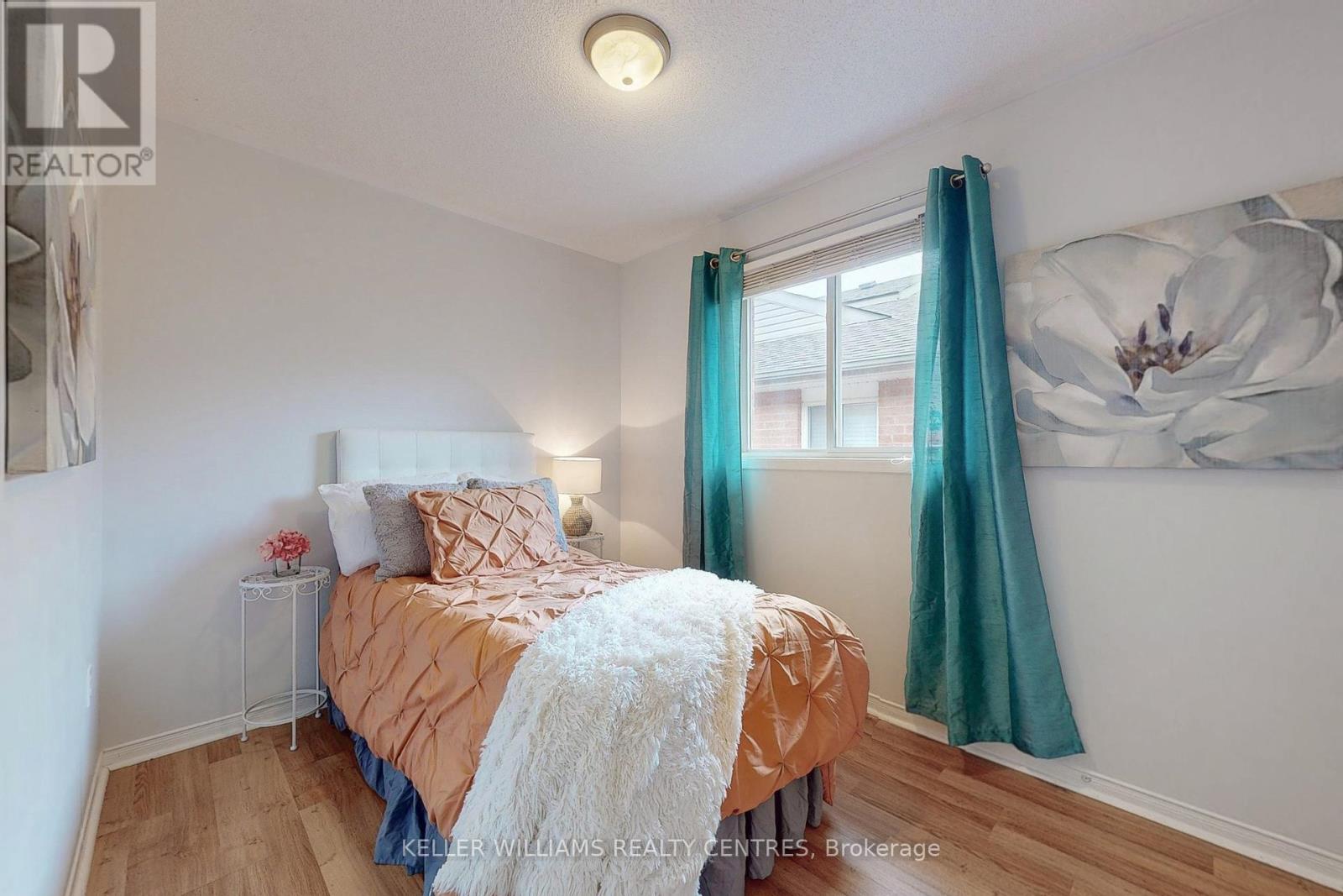 Photo 17 of 78 Clearmeadow Boulevard, Newmarket ON