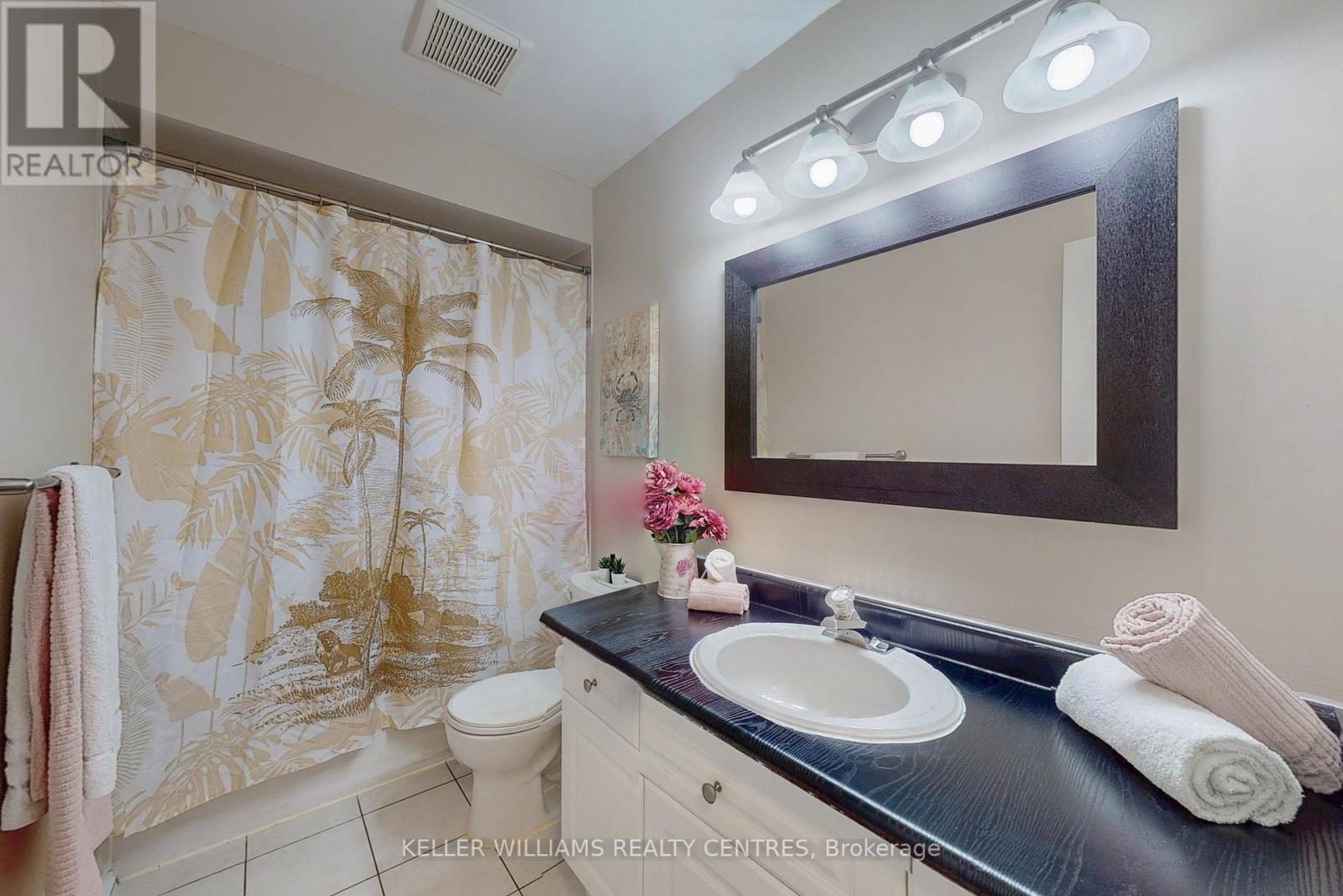 Photo 19 of 78 Clearmeadow Boulevard, Newmarket ON
