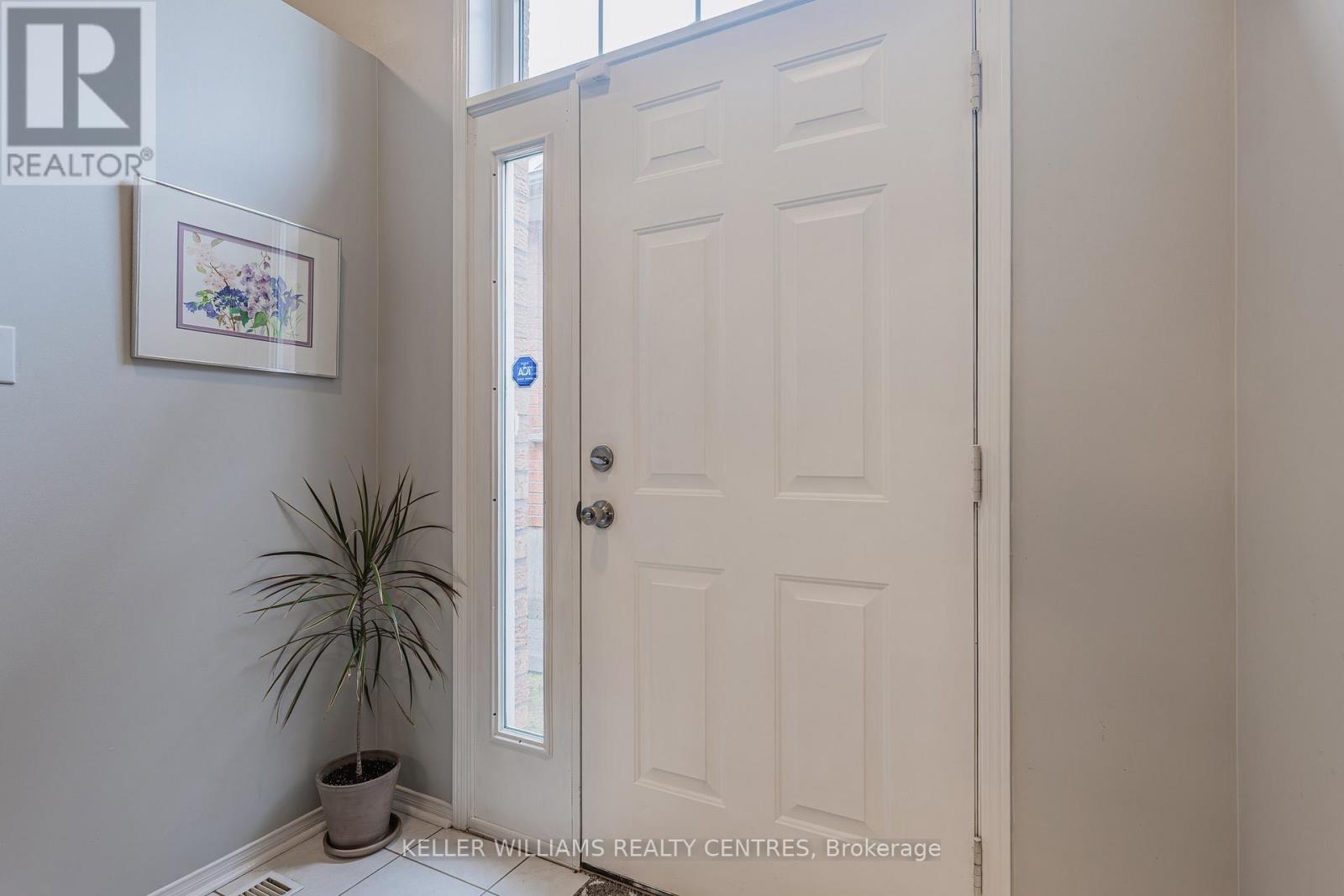Photo 21 of 78 Clearmeadow Boulevard, Newmarket ON