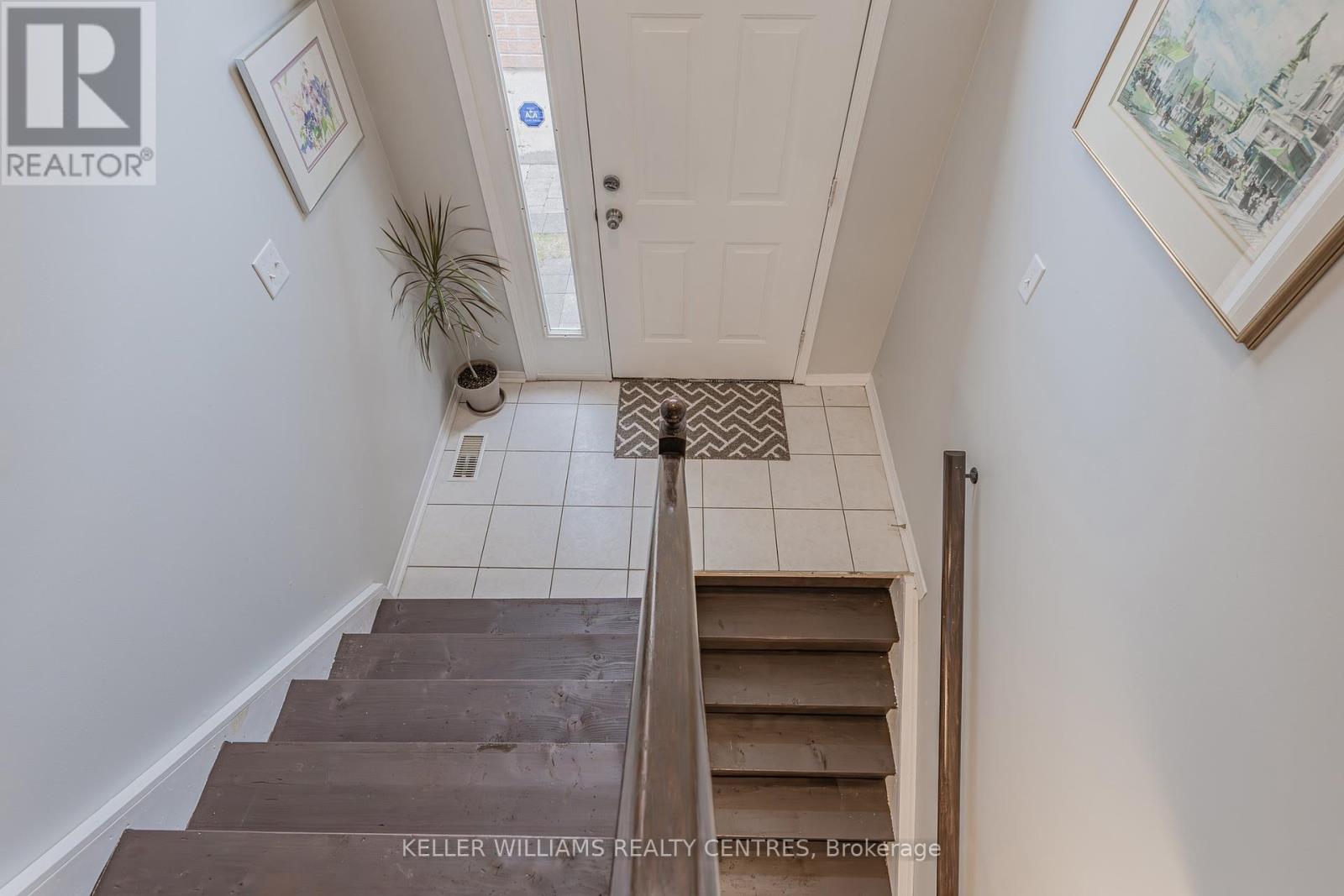 Photo 23 of 78 Clearmeadow Boulevard, Newmarket ON