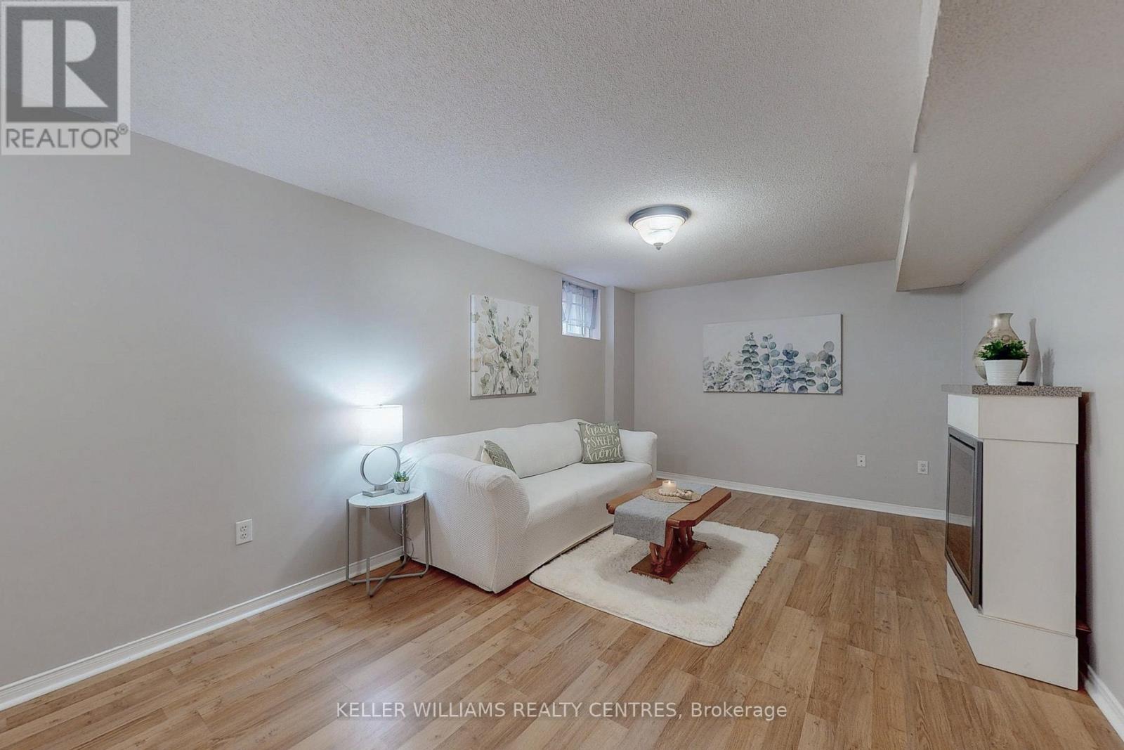 Photo 24 of 78 Clearmeadow Boulevard, Newmarket ON