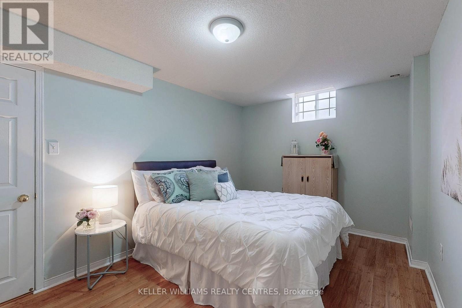 Photo 27 of 78 Clearmeadow Boulevard, Newmarket ON