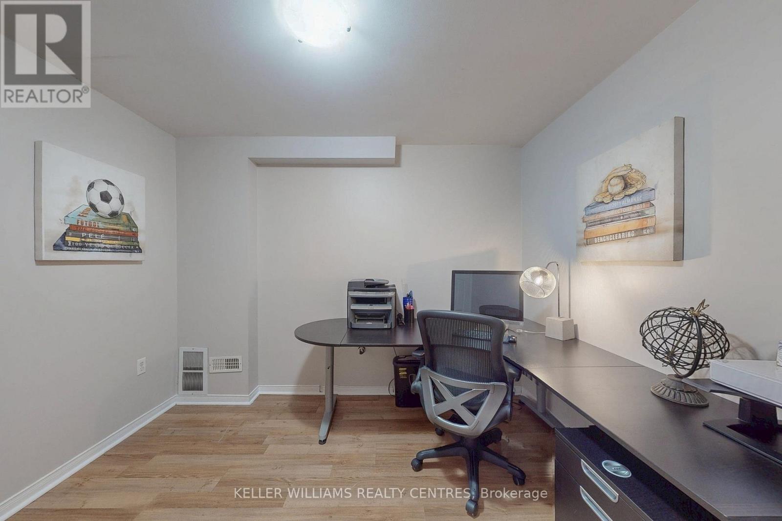 Photo 29 of 78 Clearmeadow Boulevard, Newmarket ON