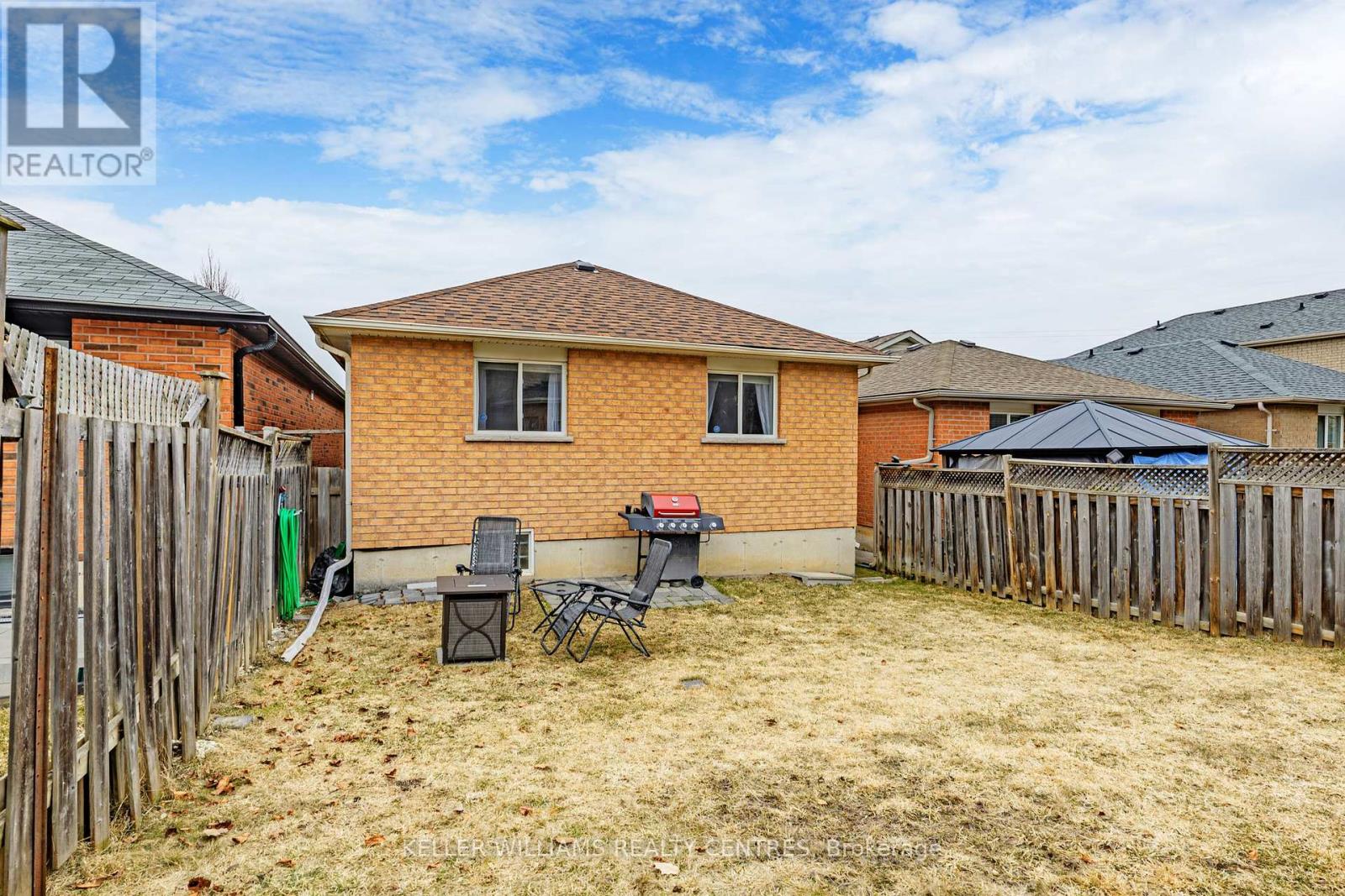 Photo 31 of 78 Clearmeadow Boulevard, Newmarket ON