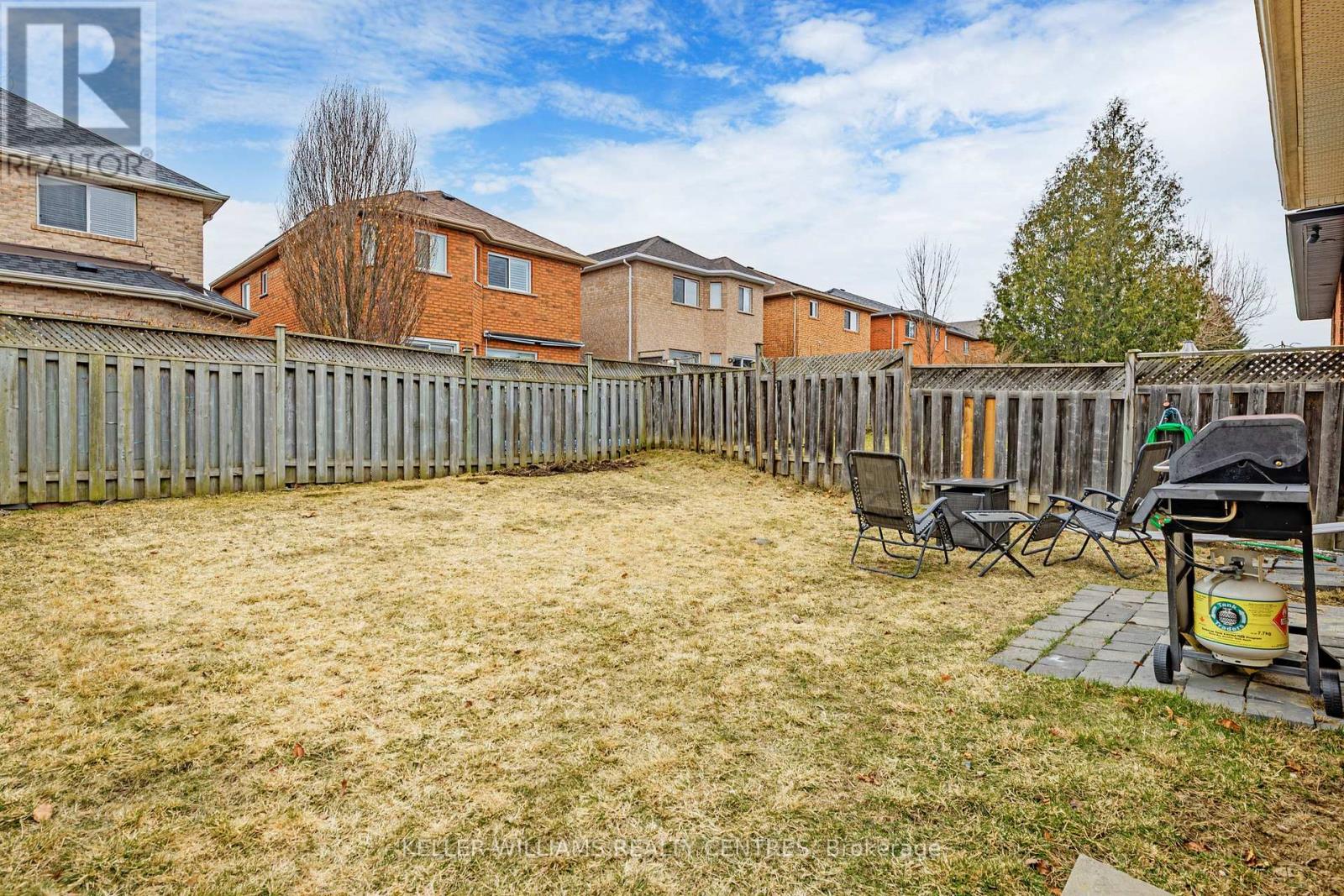 Photo 32 of 78 Clearmeadow Boulevard, Newmarket ON