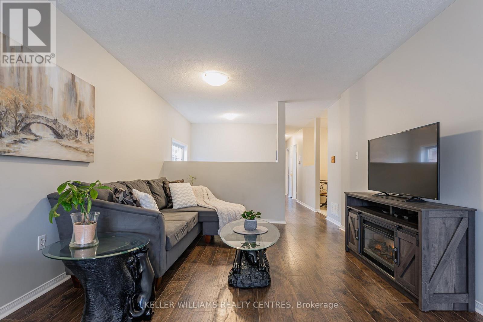 Photo 7 of 78 Clearmeadow Boulevard, Newmarket ON