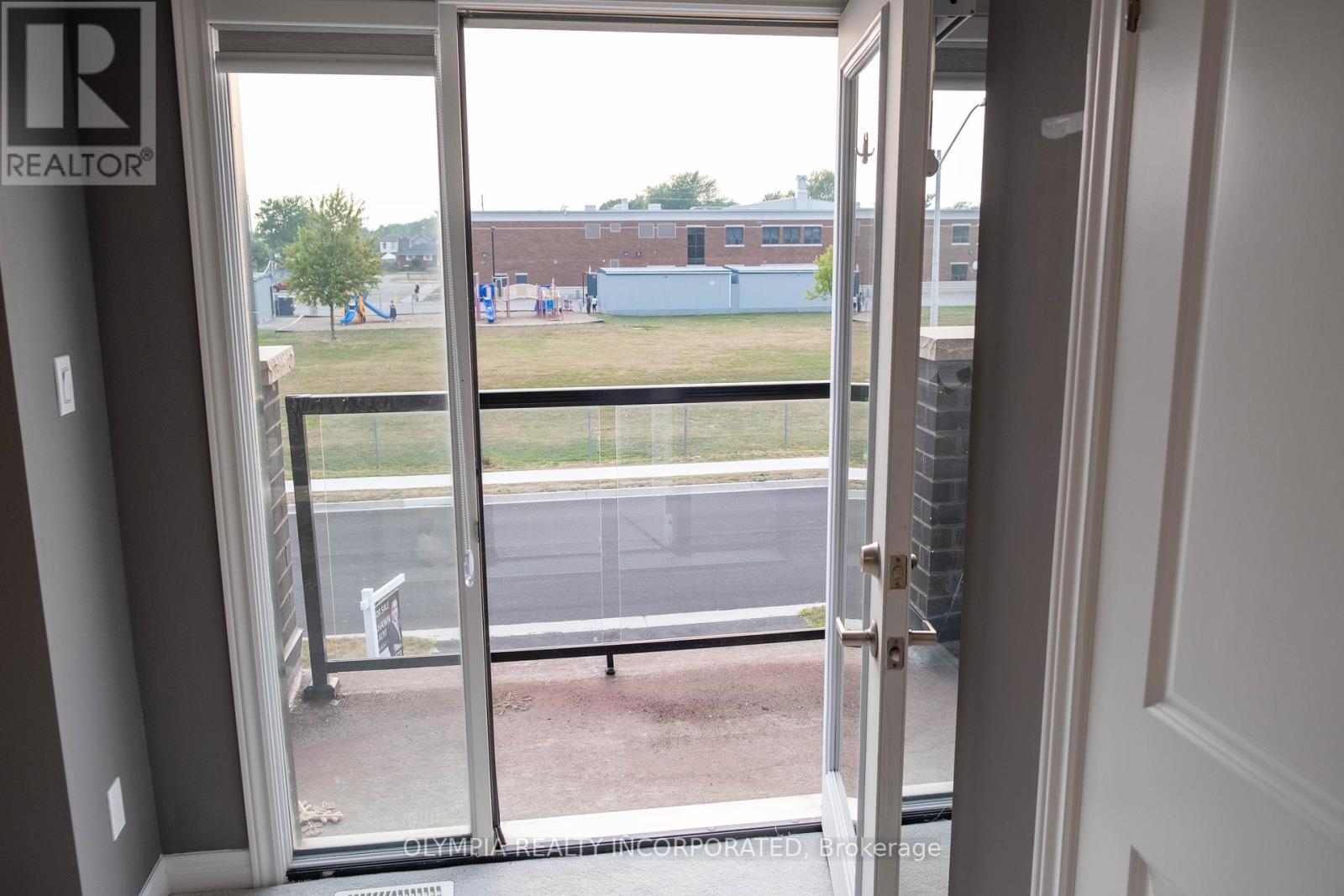 Photo 18 of 99 Louise Street, Welland ON