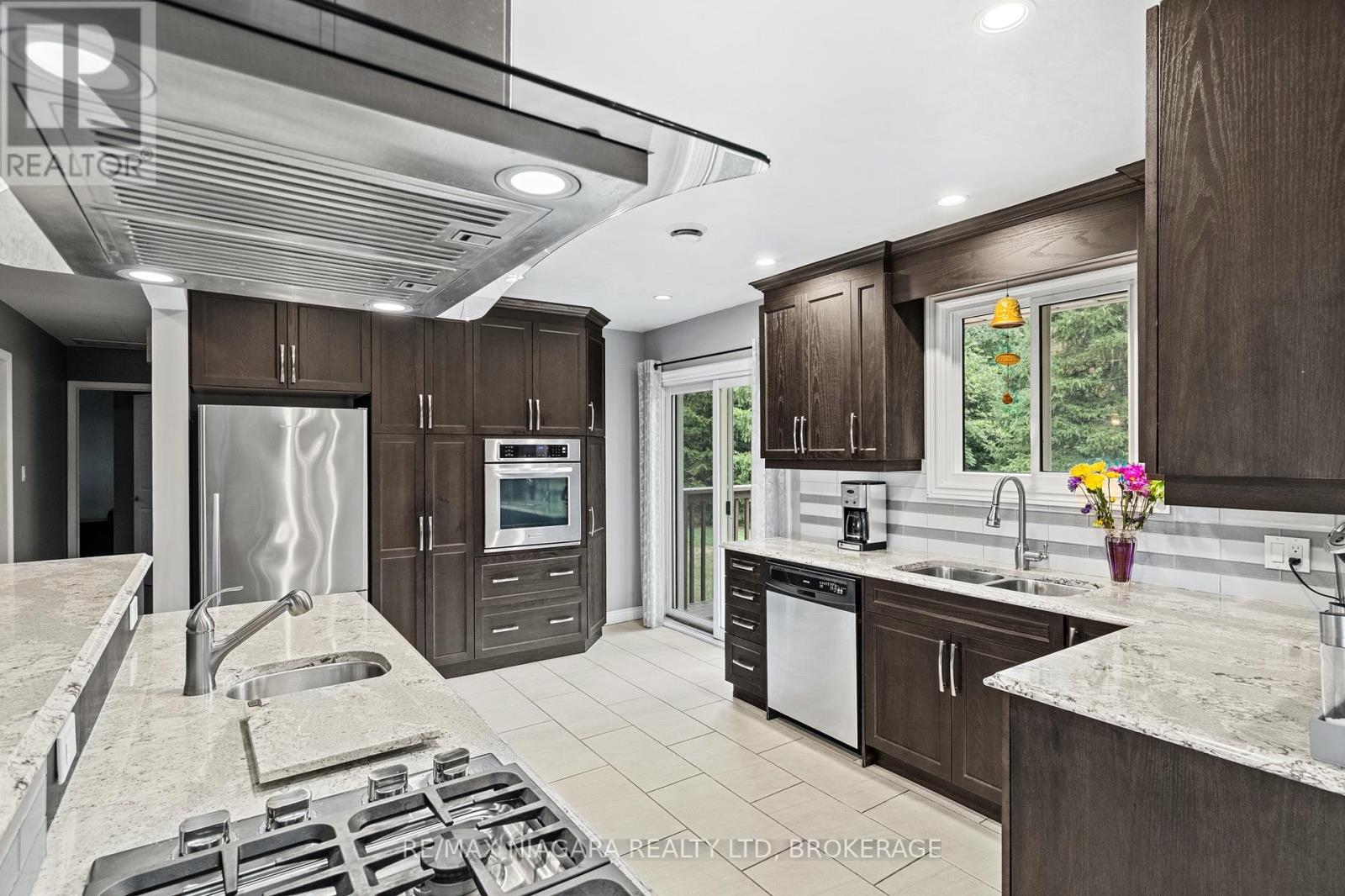 Photo 11 of 594 Doans Ridge Road, Welland ON