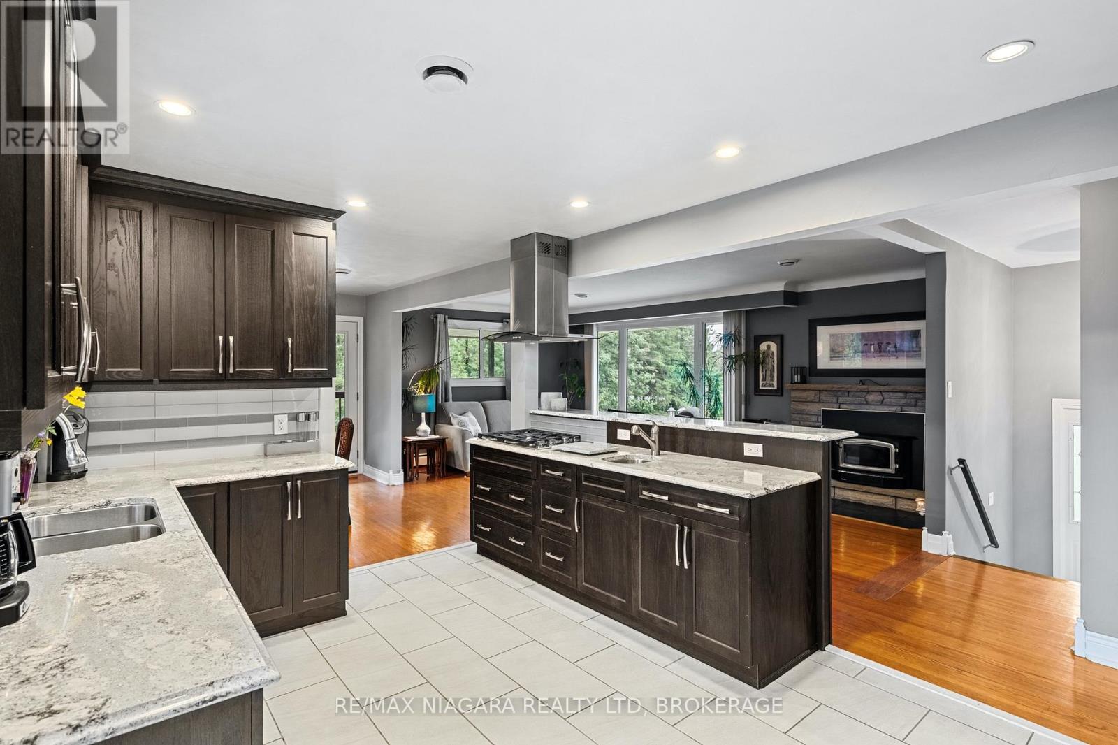 Photo 16 of 594 Doans Ridge Road, Welland ON