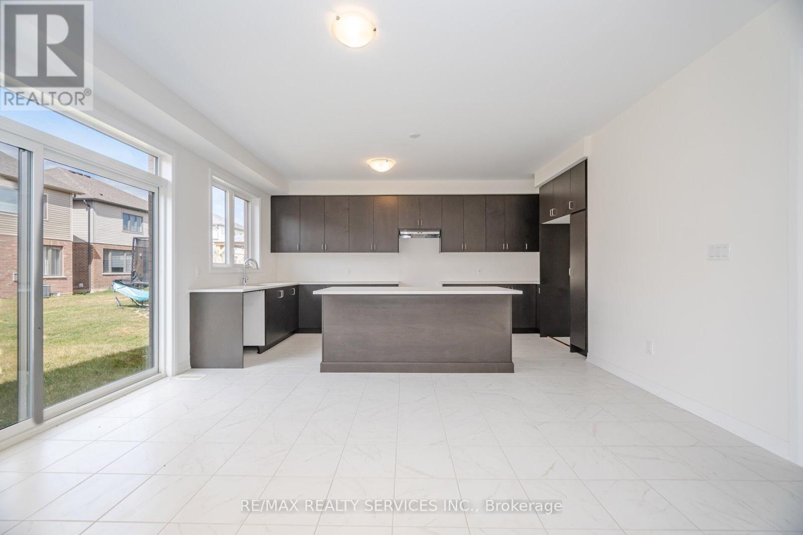 Photo 13 of 66 Prince Philip Boulevard, North Dumfries ON