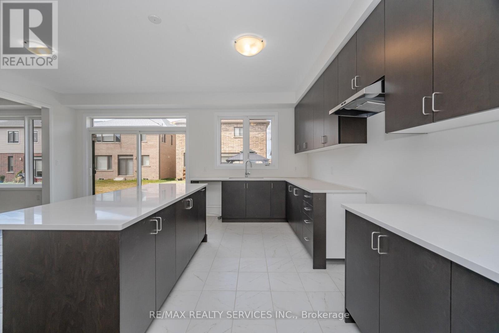 Photo 17 of 66 Prince Philip Boulevard, North Dumfries ON
