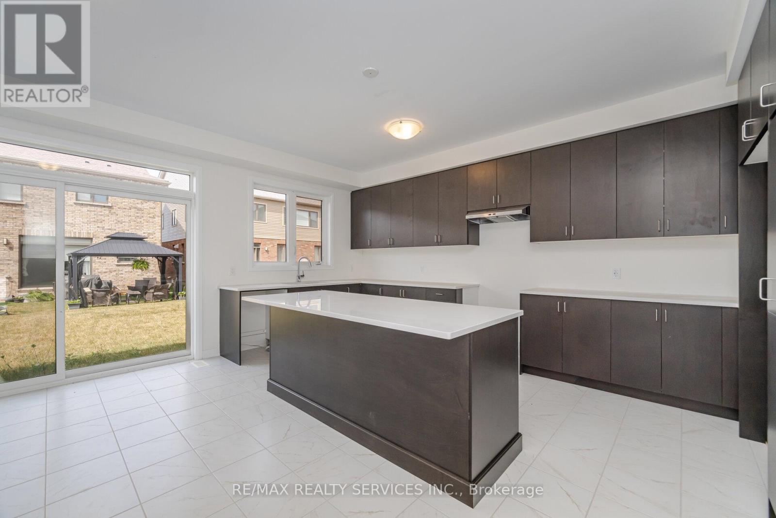 Photo 19 of 66 Prince Philip Boulevard, North Dumfries ON