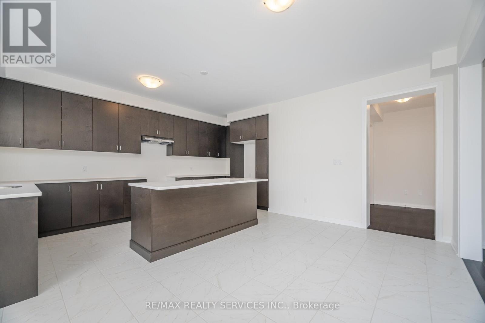 Photo 15 of 66 Prince Philip Boulevard, North Dumfries ON