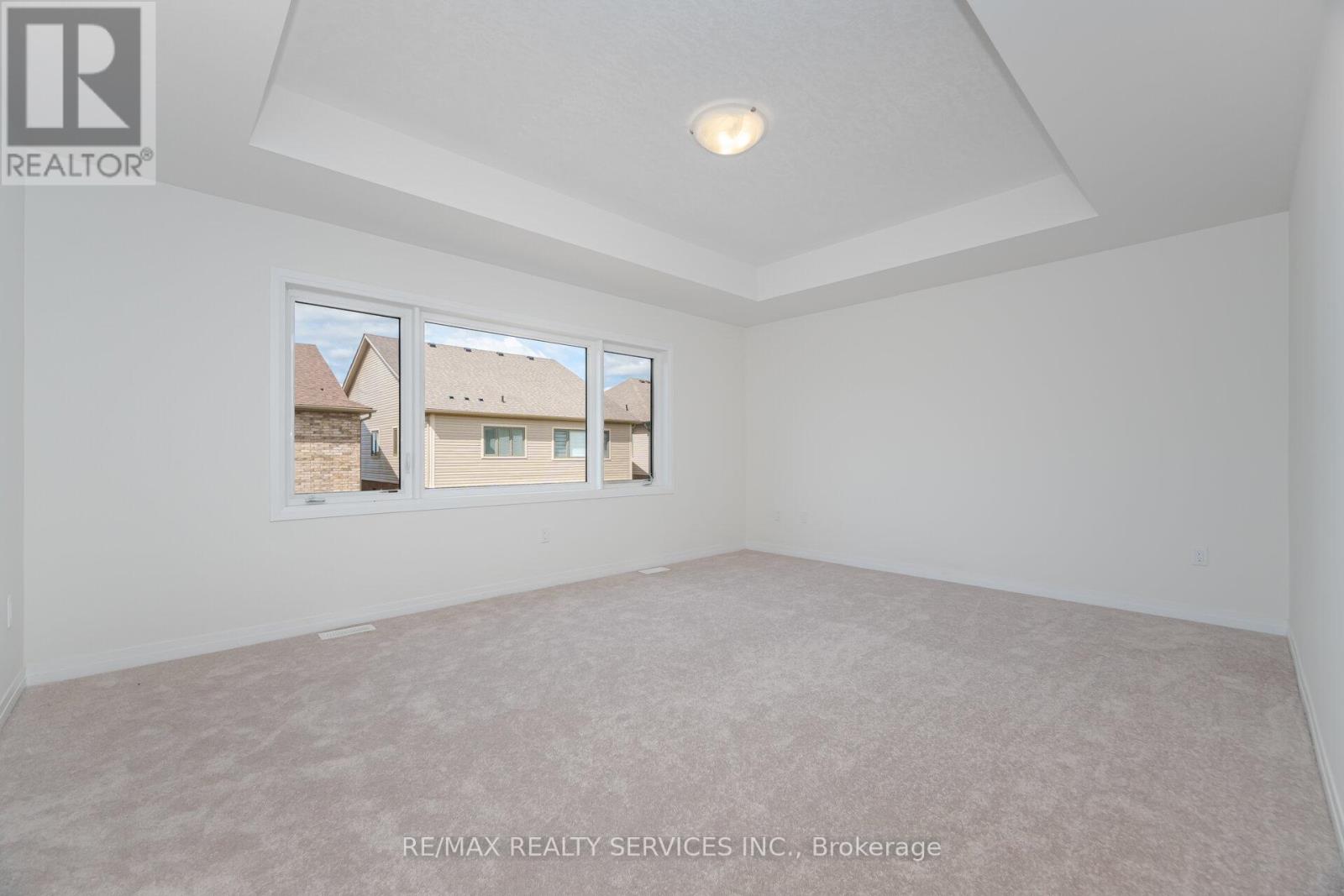 Photo 28 of 66 Prince Philip Boulevard, North Dumfries ON