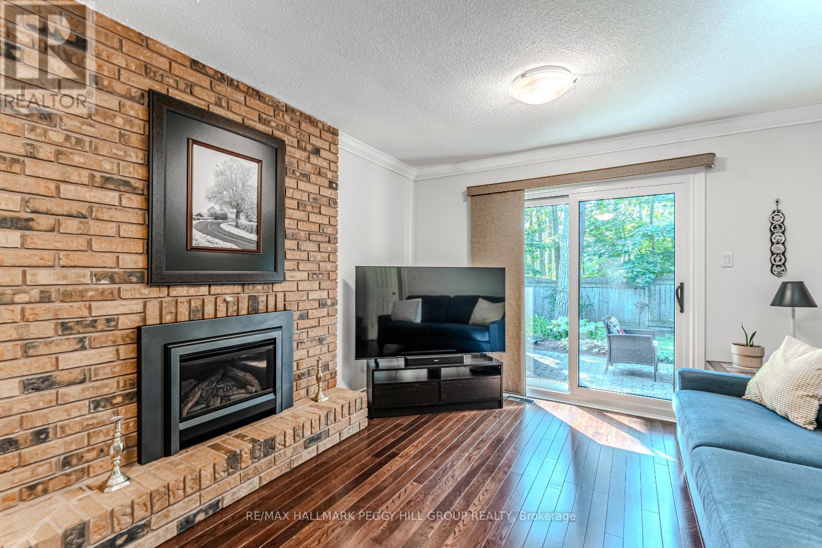 Photo 10 of 19 Oakridge Drive, Barrie ON