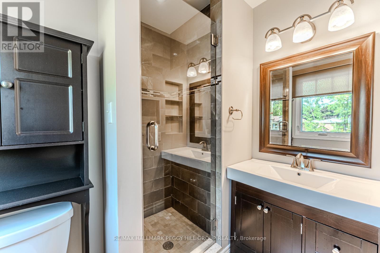 Photo 13 of 19 Oakridge Drive, Barrie ON