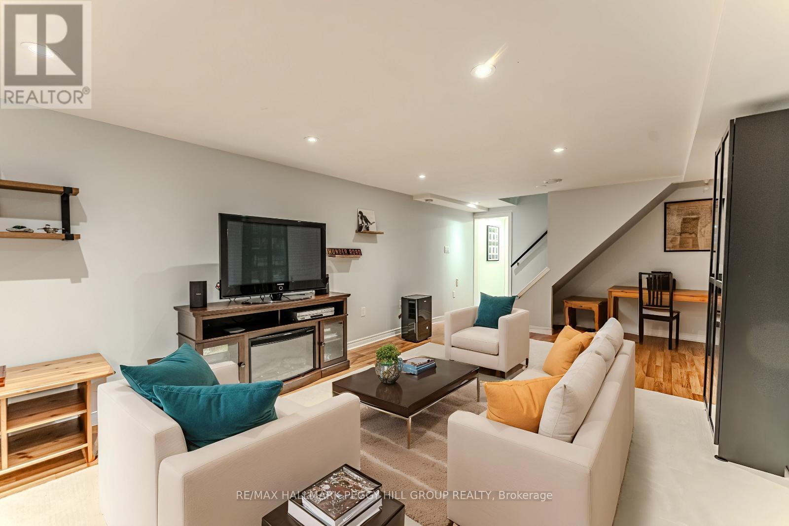 Photo 17 of 19 Oakridge Drive, Barrie ON