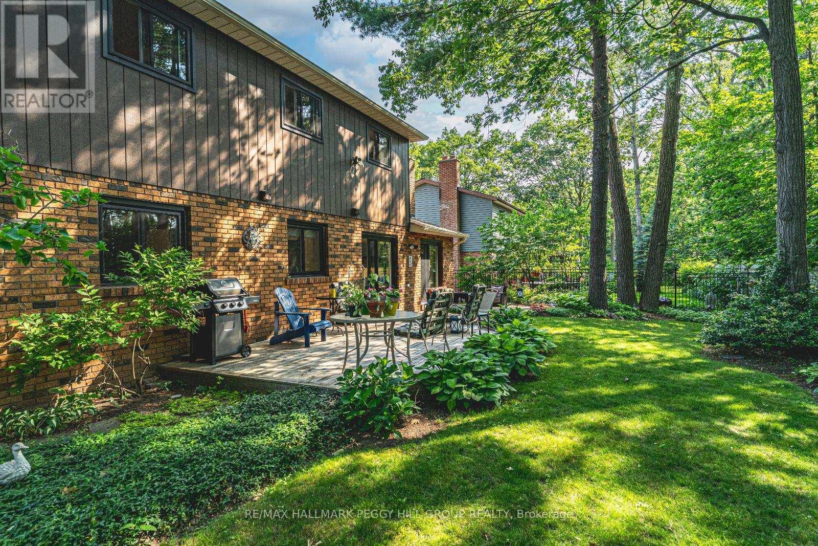 Photo 3 of 19 Oakridge Drive, Barrie ON