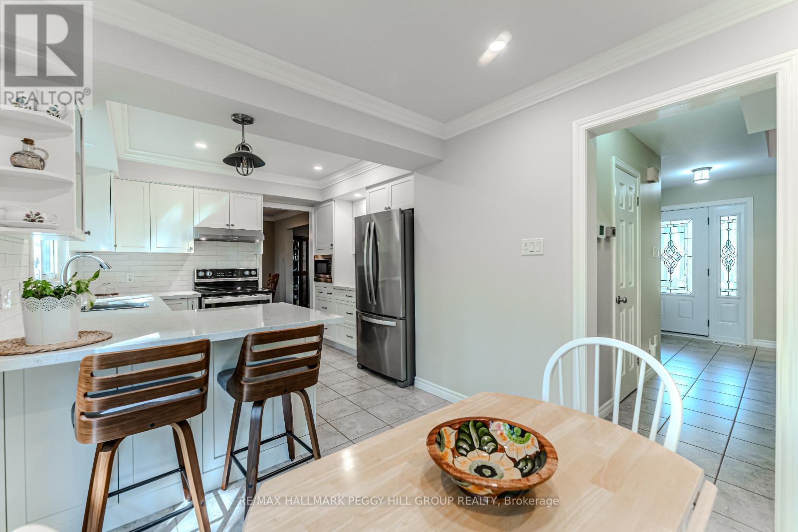 Photo 7 of 19 Oakridge Drive, Barrie ON