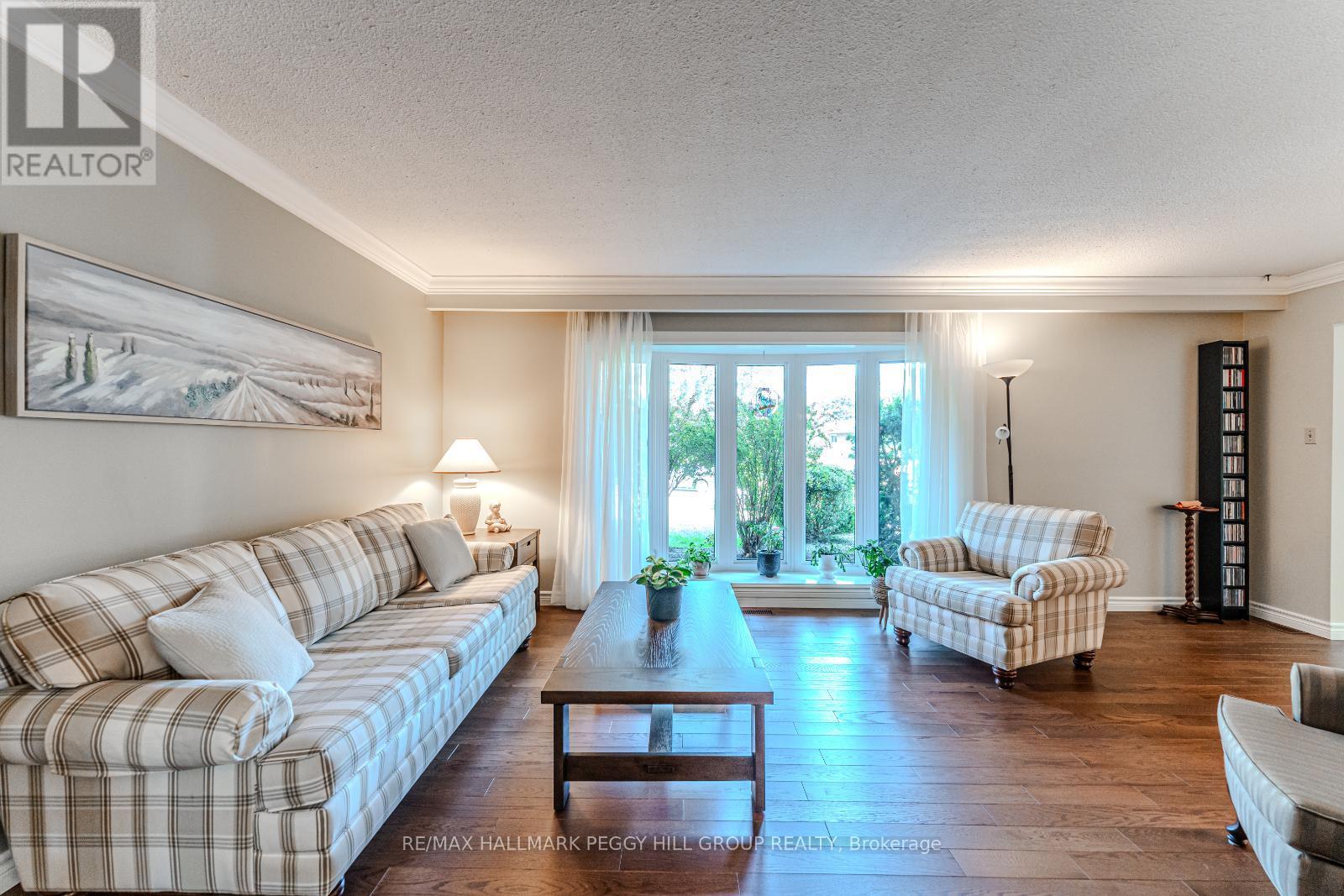 Photo 9 of 19 Oakridge Drive, Barrie ON