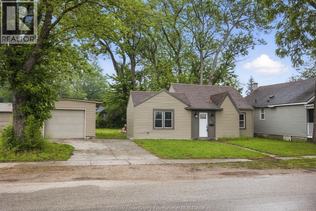 Photo 2 of 2226 Janette Avenue, Windsor ON