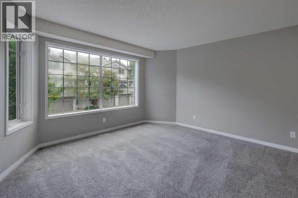 8 Kingsland Villas SW, Calgary, Alberta