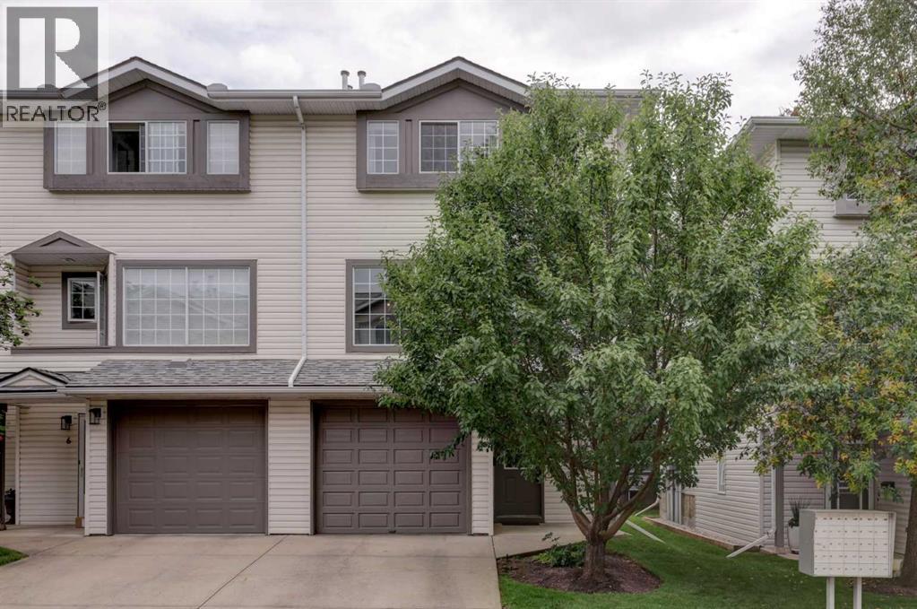 Single Family House for Sale in  Kingsland Villas SW Kingsland Calgary 