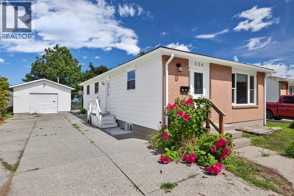 Photo 20 of 330 Somerset Crescent, Sarnia ON