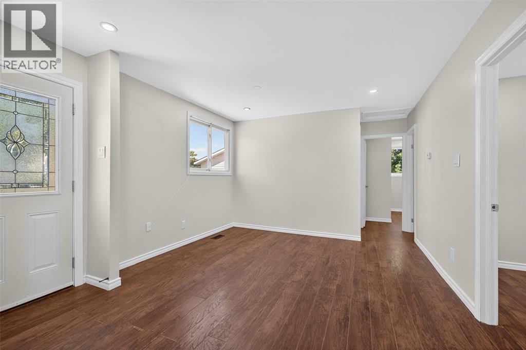 Photo 10 of 330 Somerset Crescent, Sarnia ON