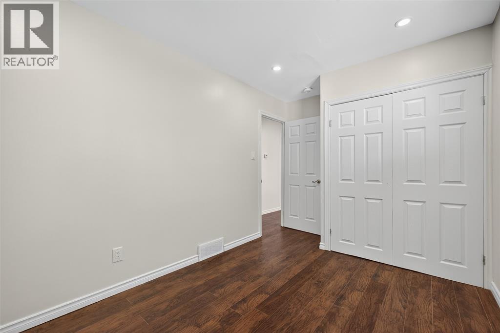 Photo 9 of 330 Somerset Crescent, Sarnia ON