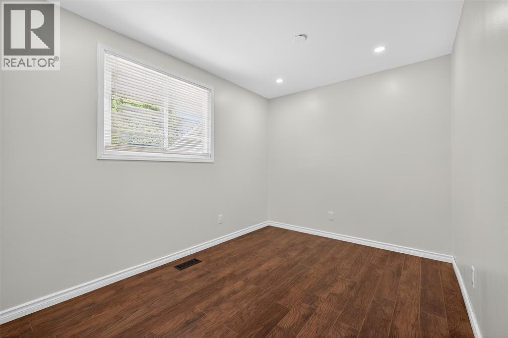 Photo 30 of 330 Somerset Crescent, Sarnia ON