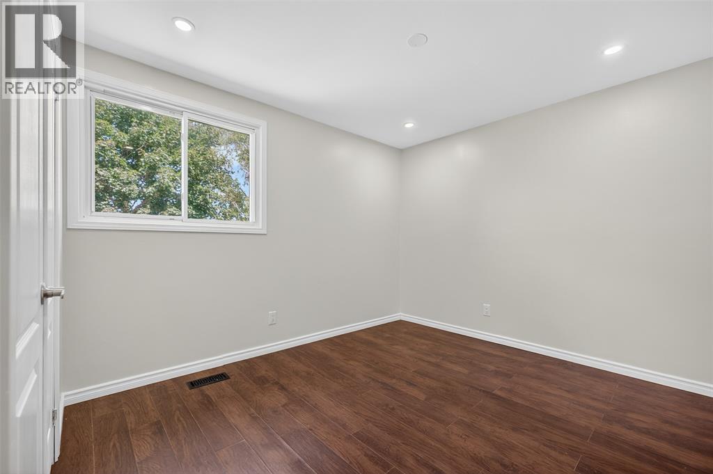 Photo 28 of 330 Somerset Crescent, Sarnia ON